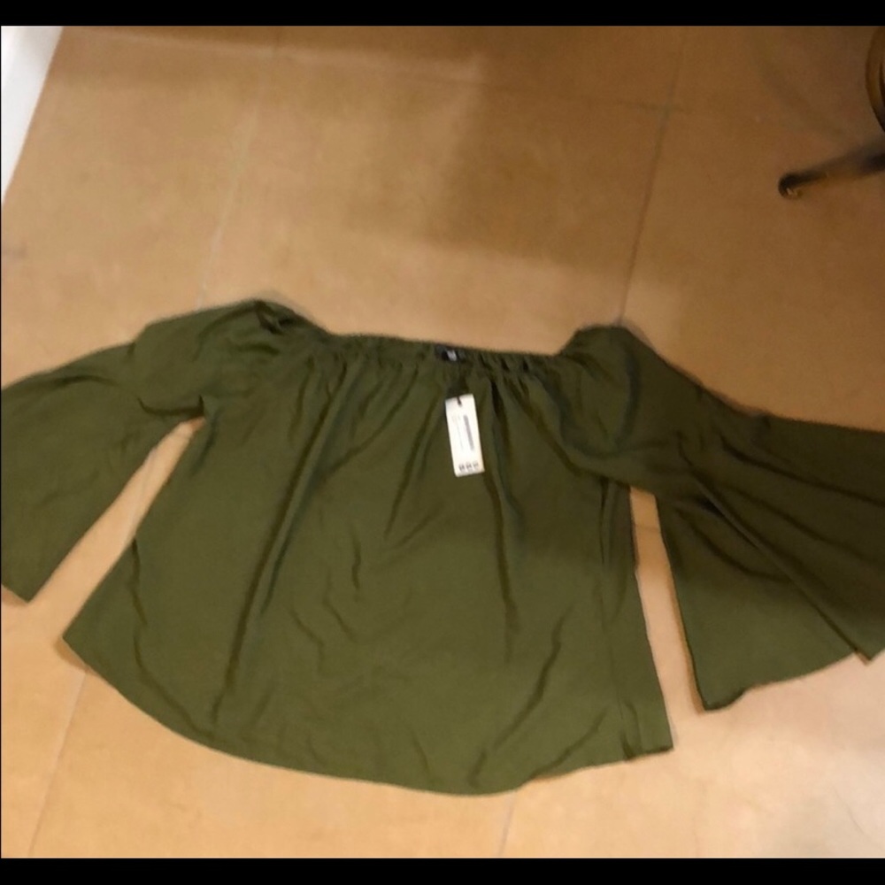 *sold* Boohoo hunger green off shoulder top